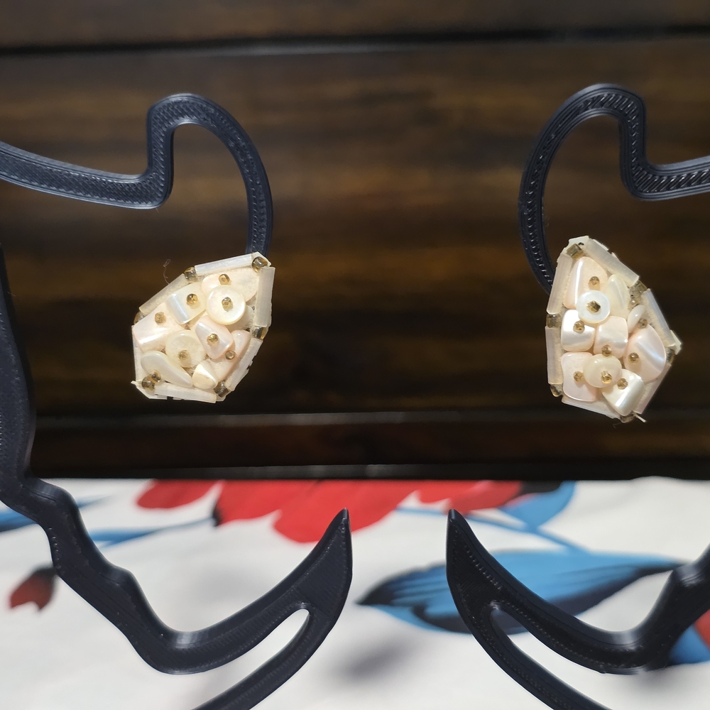 Vintage Japan Mother Of Pearl Cluster Clip-on Earrings